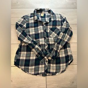 Super cute plaid button down
